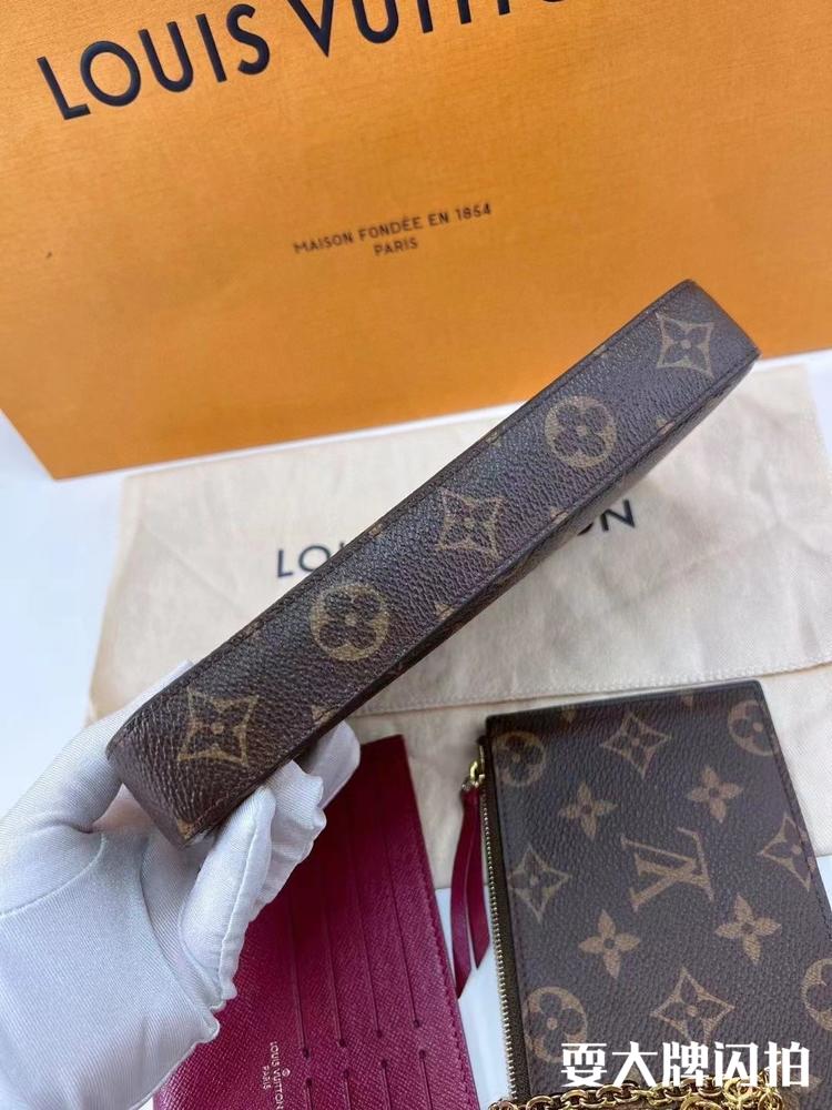 Louis Vuitton路易威登 经典热门老花三合一链条包 99新 Louis Vuitton/路易威登98新LV经典老花三合一链条包 超级实用的小可爱 性价比超高小仙女必备 专柜10800 尺寸：21×12cm 好价💰